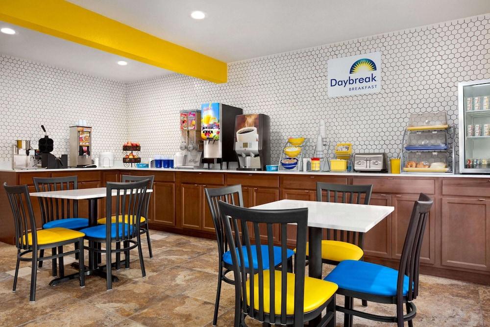 Days Inn by Wyndham Ruidoso Downs photo 36