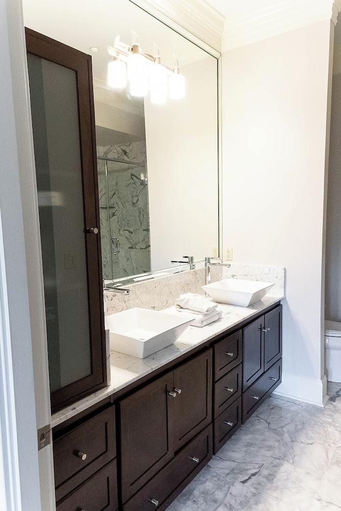 Carriage House Hotel photo 16