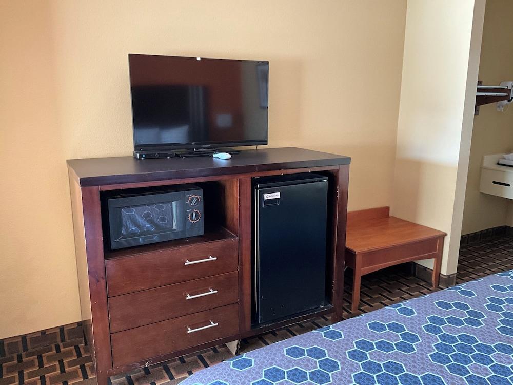 Executive inn & Suites photo 3