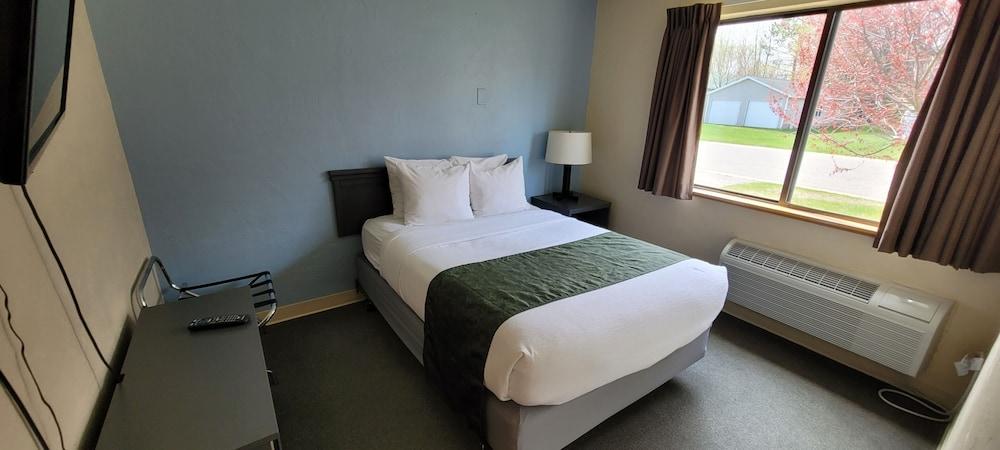 Pictured Rocks Inn & Suites photo 23