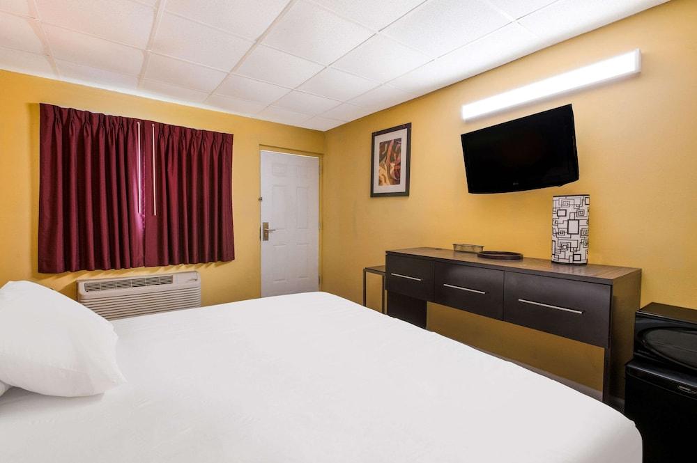 Econo Lodge Gretna - New Orleans photo 14