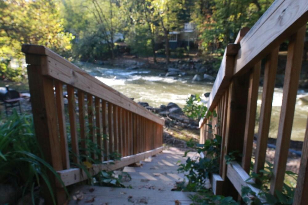 The Riverside Lodge at Chimney Rock photo 29