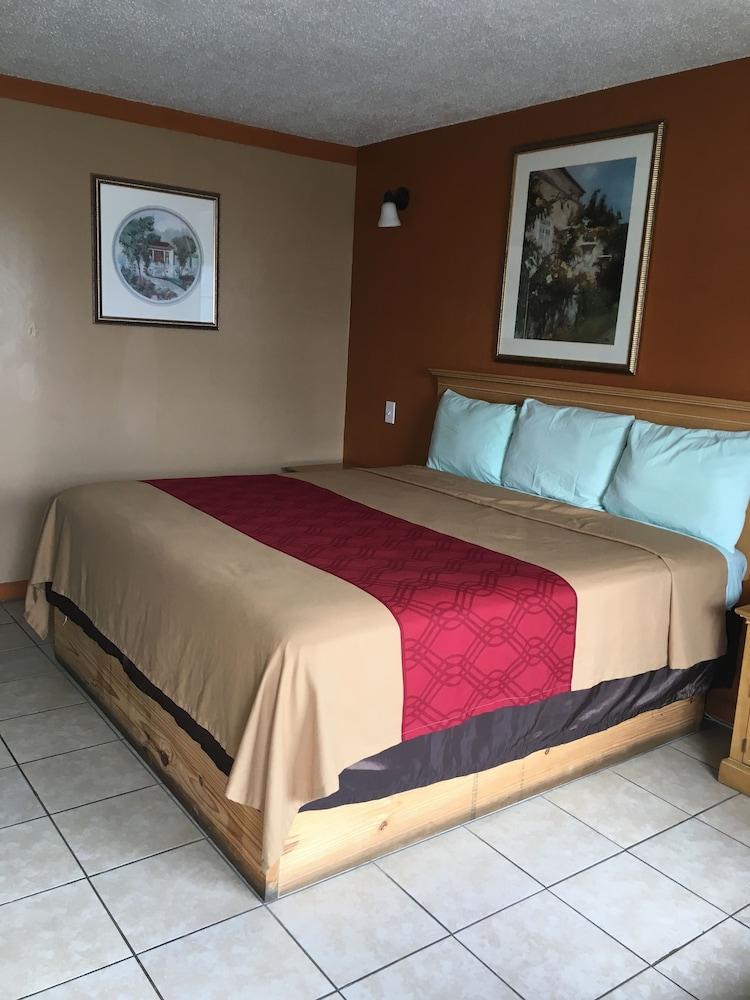 Budget Inn And Suites photo 8