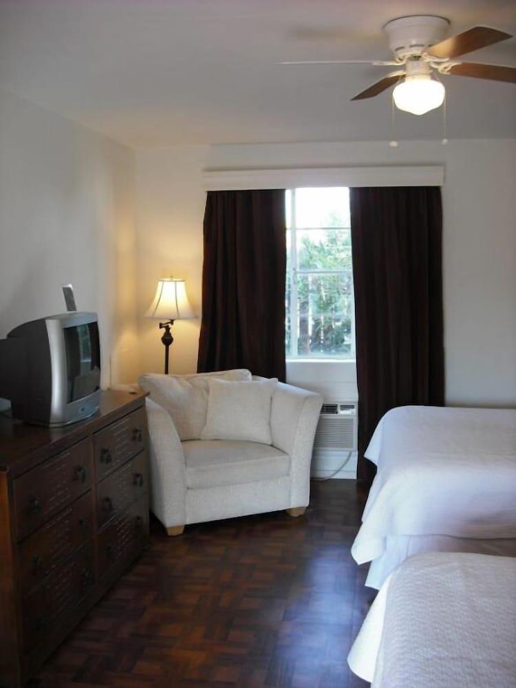 La Siesta Motel photo 28