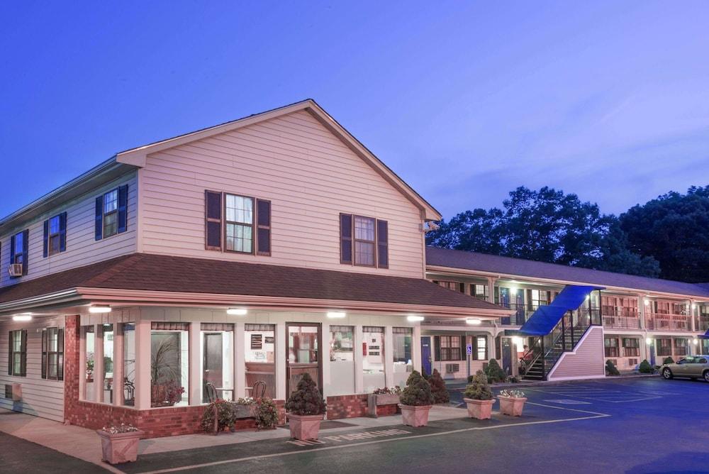Knights Inn North Attleboro photo 1
