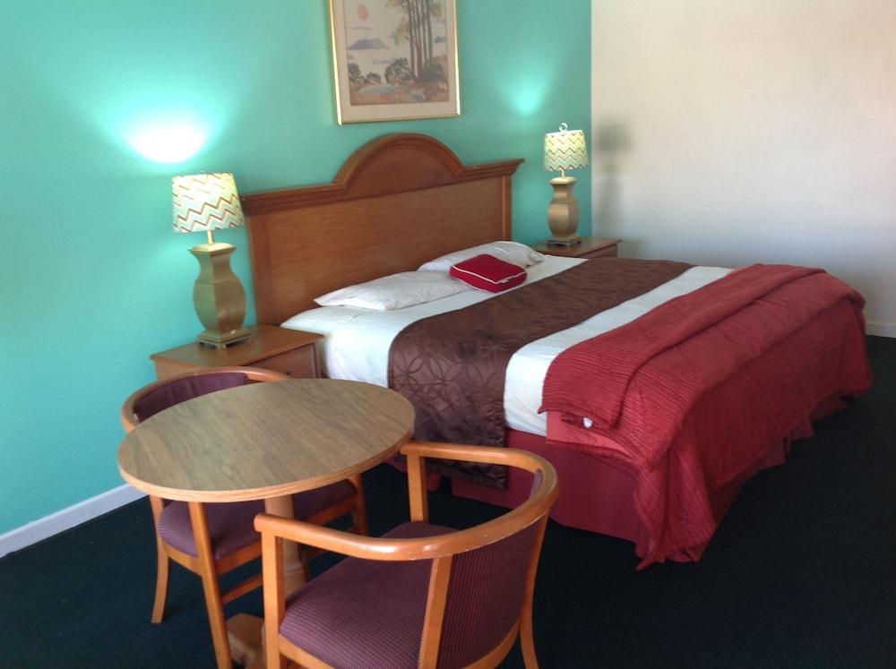 Budget Inn photo 18