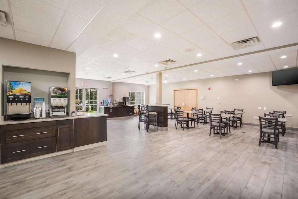 Quality Inn & Suites Lodi I-90 photo 33