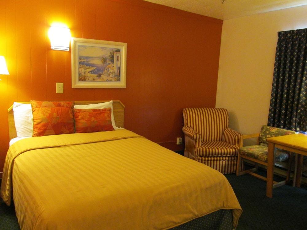 Town House Motel Inc photo 11