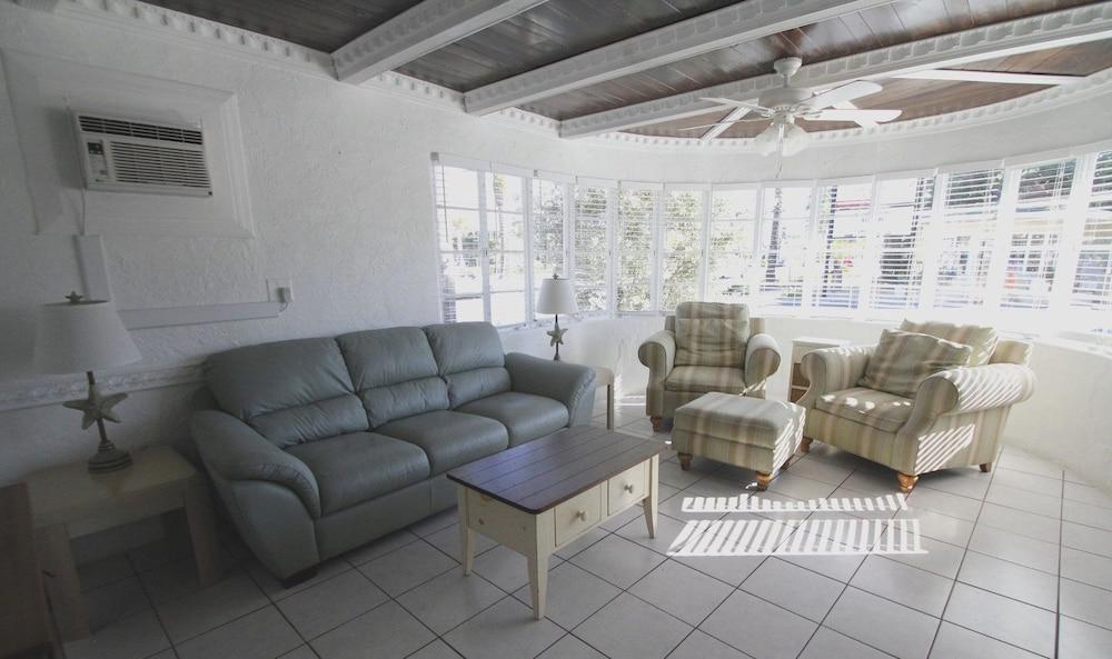 Island Breeze Inn photo 33