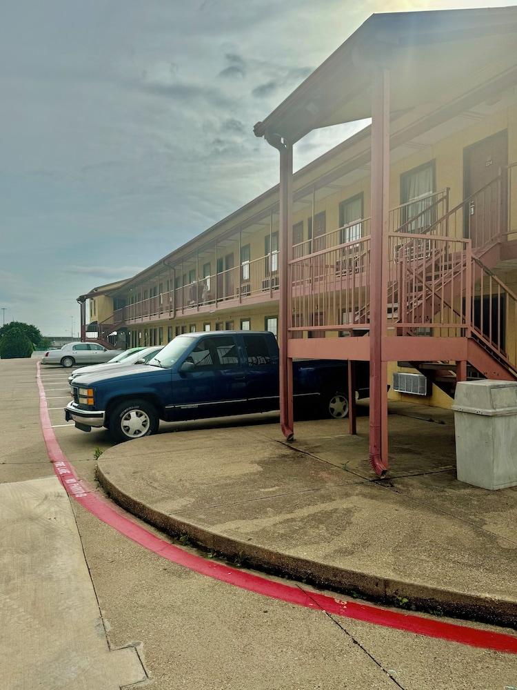 Seagoville Inn photo 11