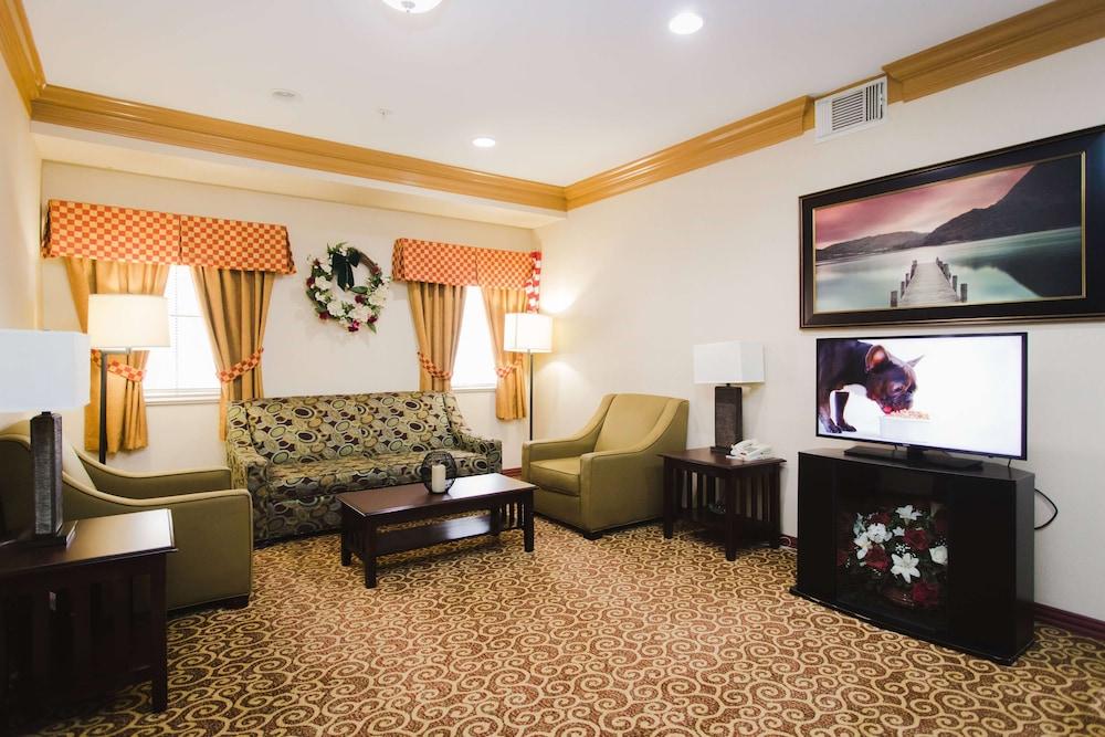 Days Inn by Wyndham Rosenberg photo 3
