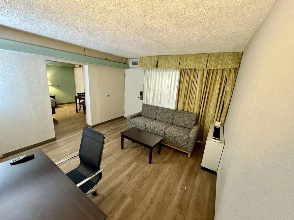 Wyndham Garden Ann Arbor photo 62