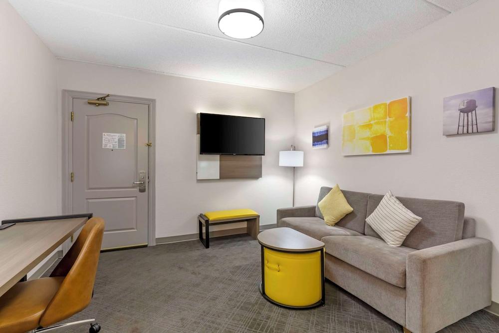 Comfort Inn & Suites Cuyahoga Falls - Akron photo 5