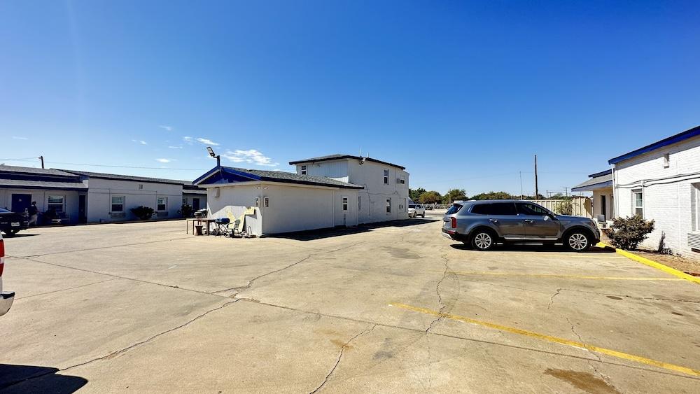 Economy Inn By OYO, Lamesa TX photo 12