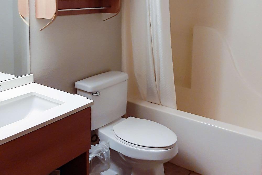 Starkville Inn & Suites photo 28