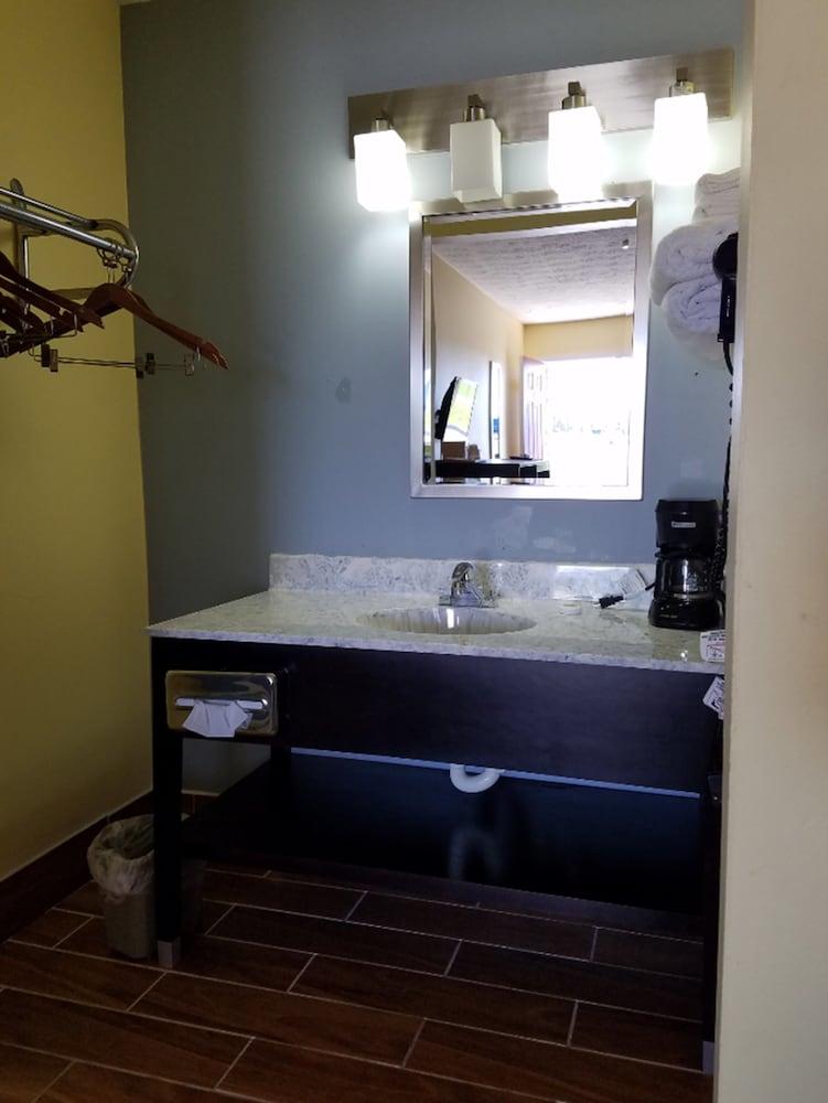 Budget Host Inn photo 5