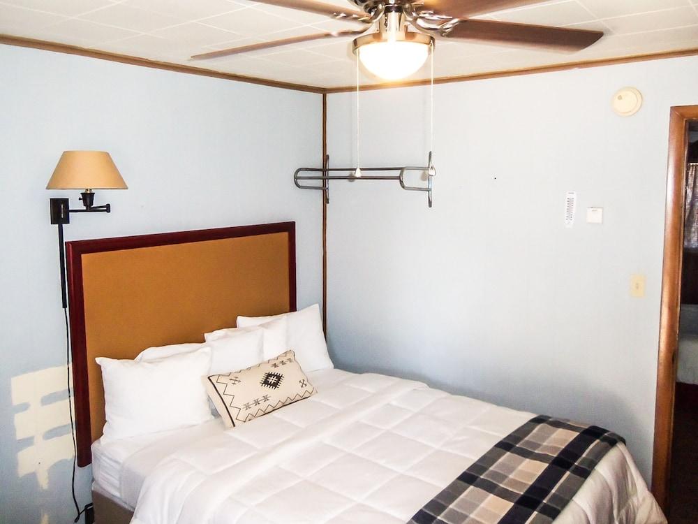 The Gold Pan Motel photo 2