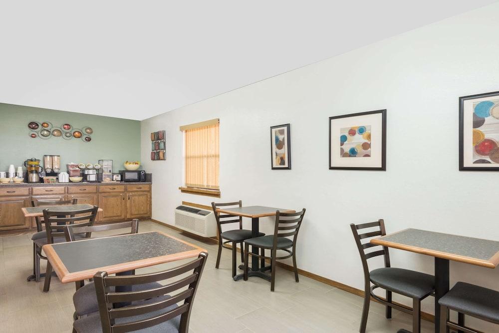 Knights Inn Slaton photo 15