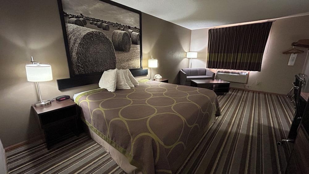 Super 8 by Wyndham Gilman photo 15