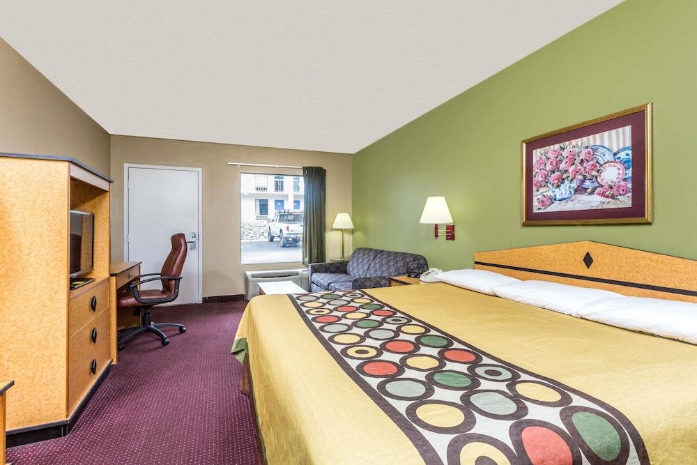 Super 8 by Wyndham Atlanta Northeast GA photo 4