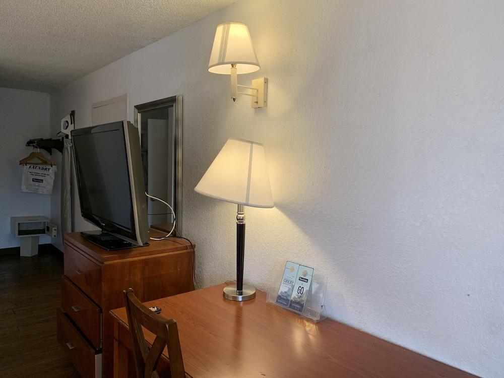 Travelodge Suites by Wyndham MacClenny/I-10 photo 10