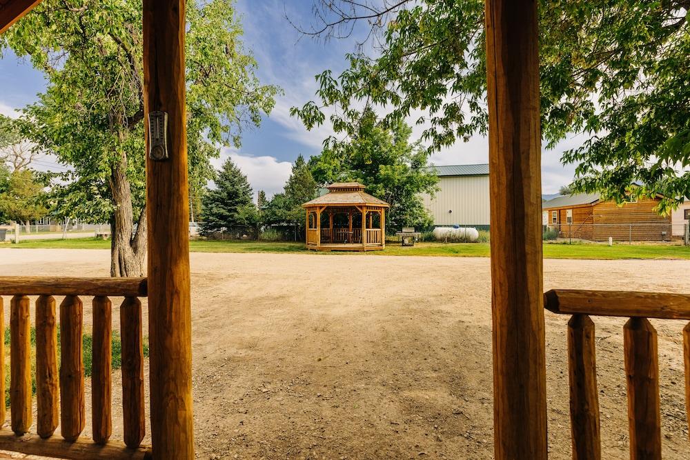 Rustic Ridge Cabins, Charming Retreat (3 Options!) photo 2