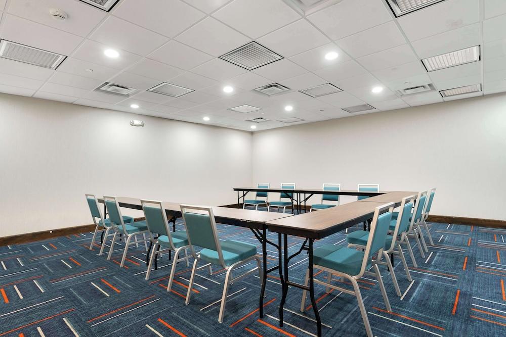 Hampton Inn Milford photo 42