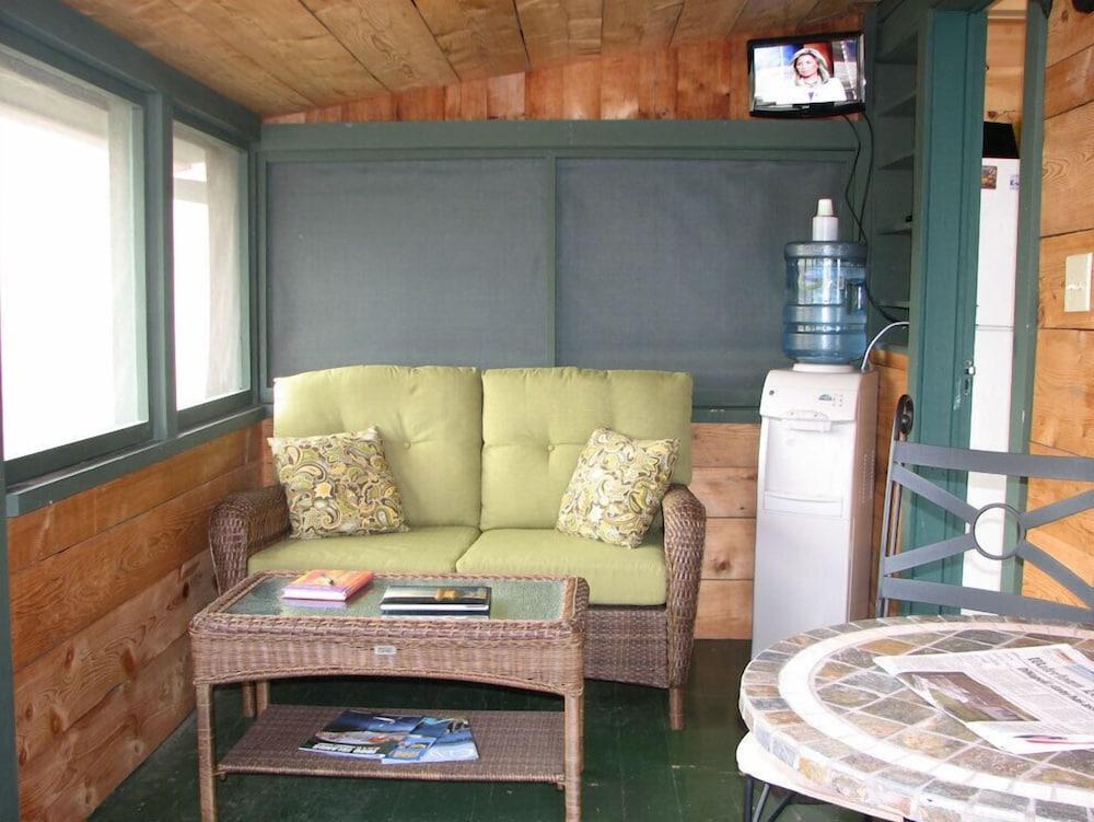 Wooden Boat Inn photo 20