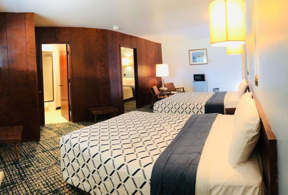 Curly Redwood Lodge photo 10