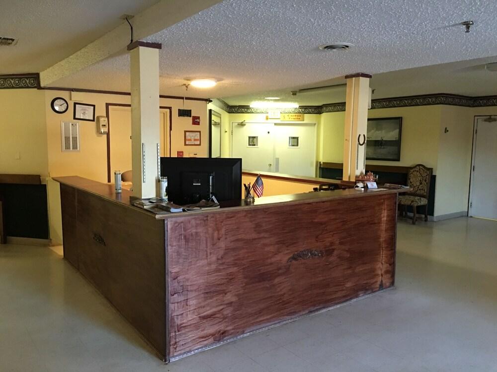 Reddy Inn and Suites photo 9