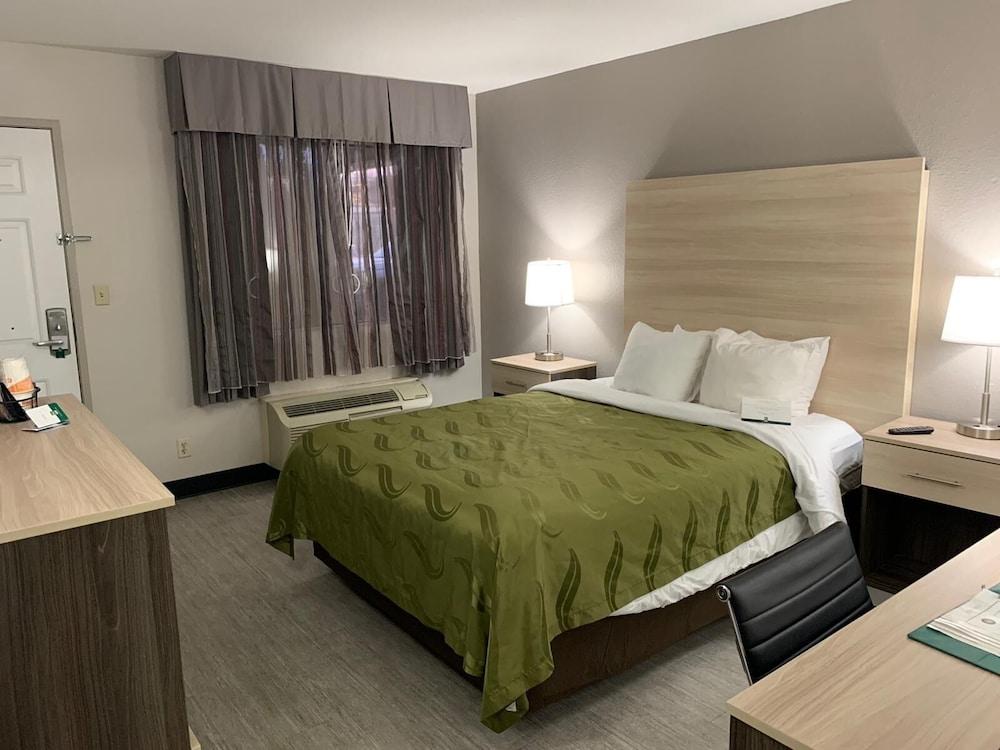 Quality Inn Airport East photo 17