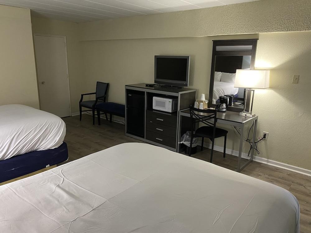 Red Carpet Inn & Suites photo 15