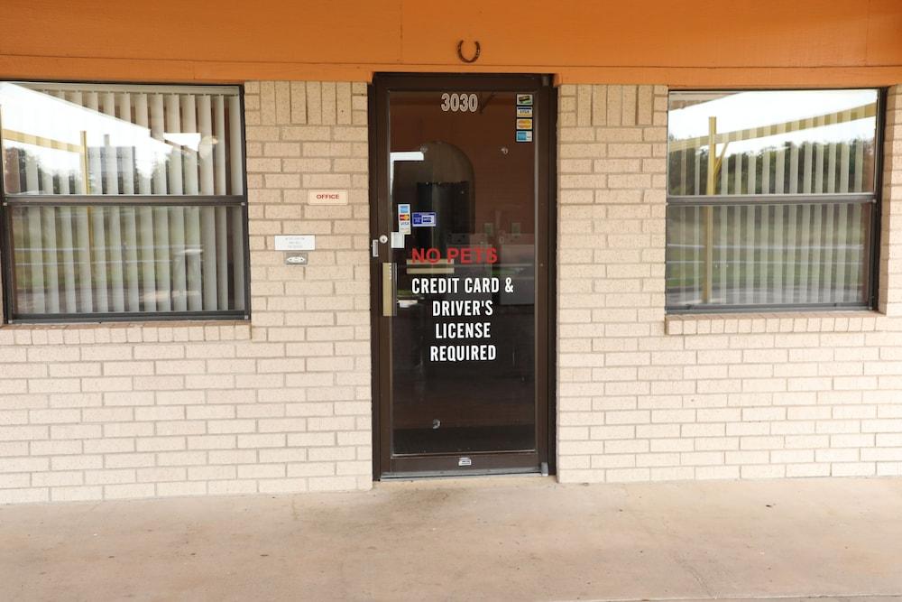 Budget Inn photo 2