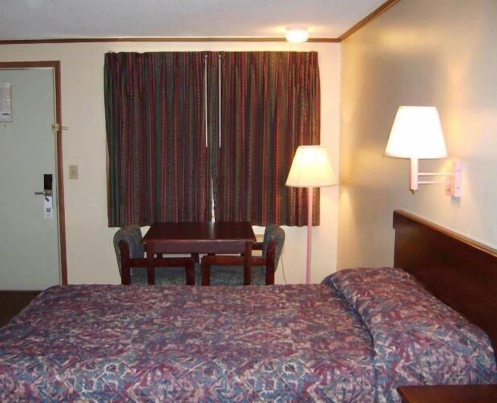 Budgetel Inn & Suites photo 10