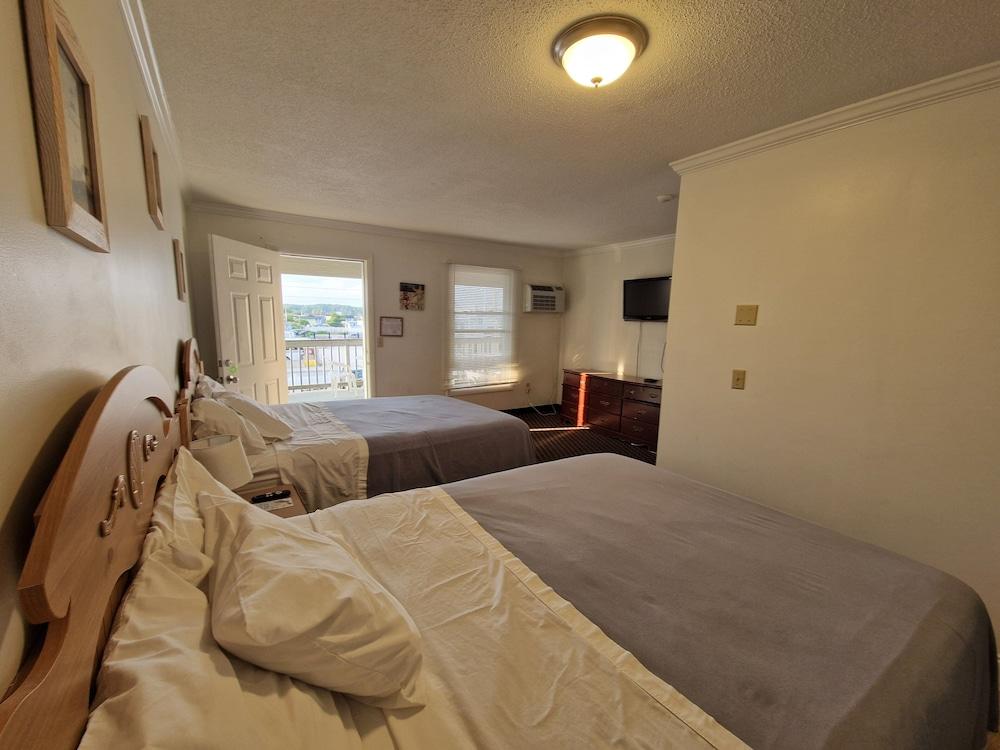 Sandcastle Beachfront Inn photo 9