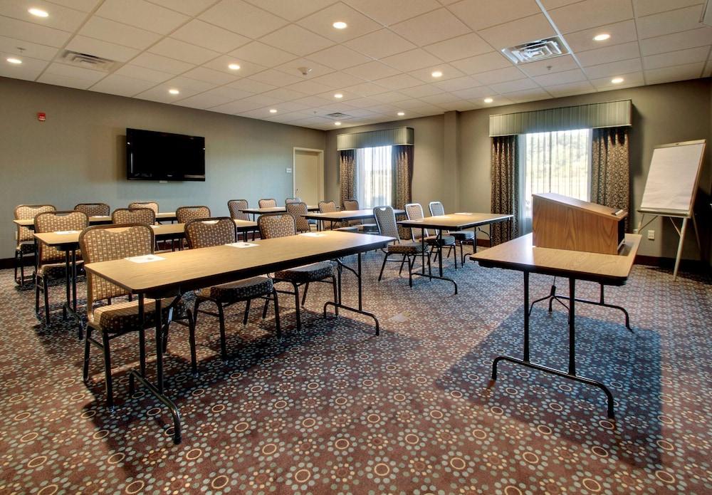Hampton Inn & Suites Grafton photo 38