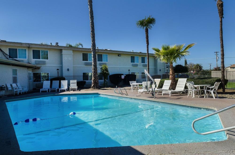 Ramada by Wyndham Merced photo 28