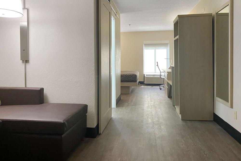 Days Inn & Suites by Wyndham Peachtree Corners/Norcross photo 12
