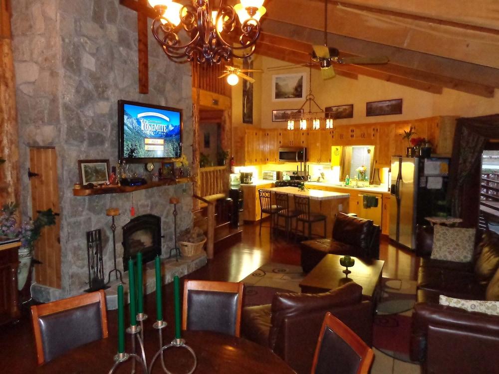 Evergreen Haus photo 62