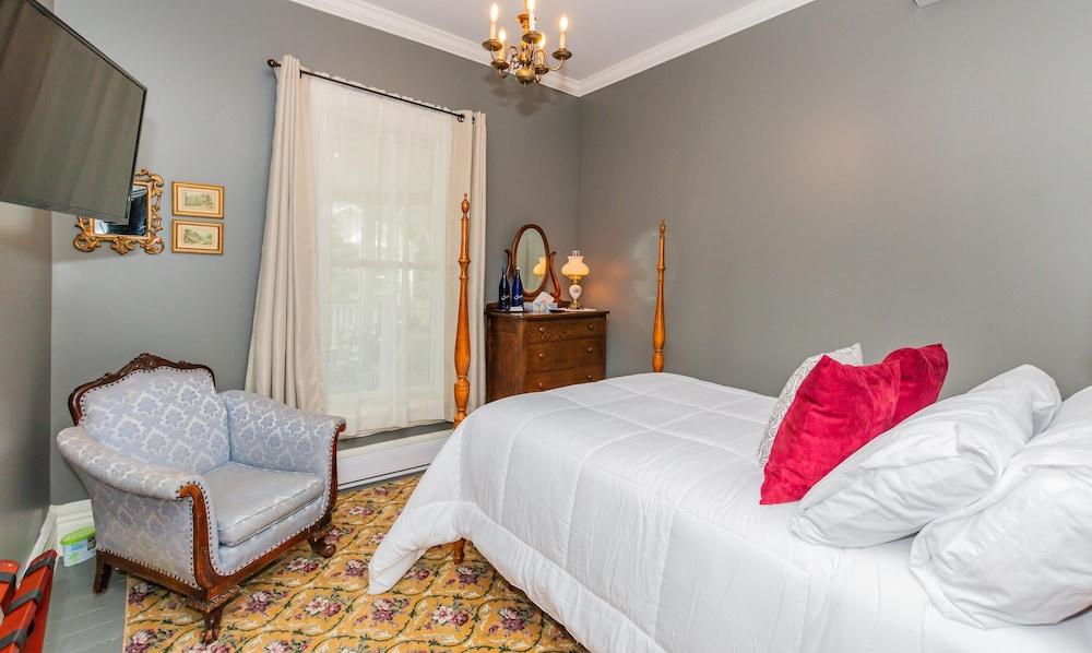 Historic Hotel Broadalbin photo 2