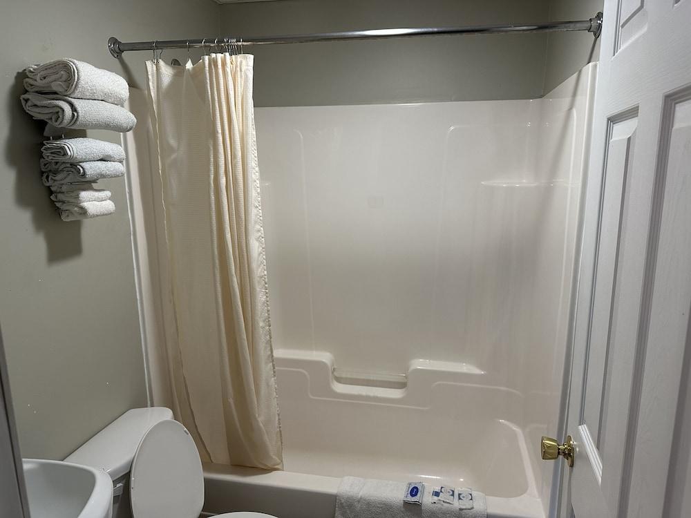 Economy Inn photo 2