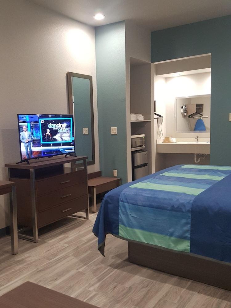 Hotel Blue - Woodlands photo 29