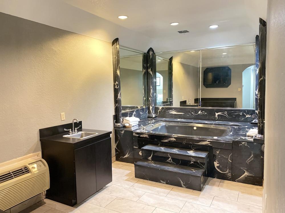 Island Suites photo 35