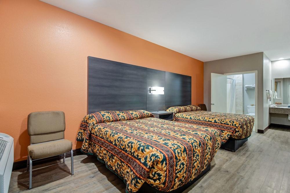 Executive Inn & Suites photo 4