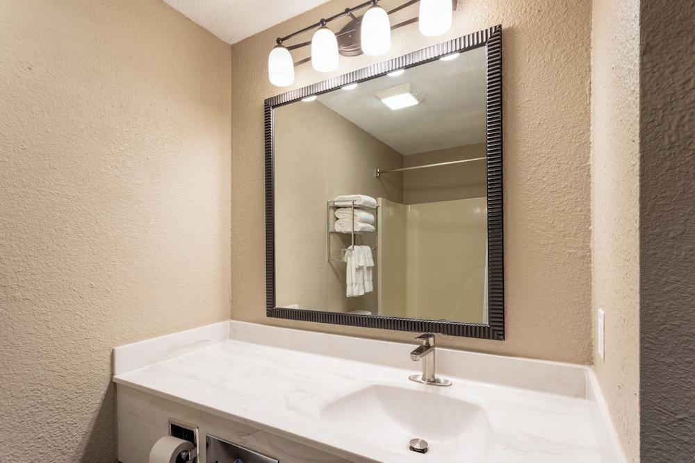 GrandStay Hotel & Suites - Waunakee photo 3