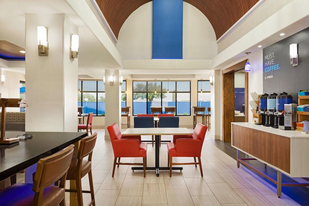 Holiday Inn Express Hotel & Suites Mission-McAllen Area by IHG photo 49