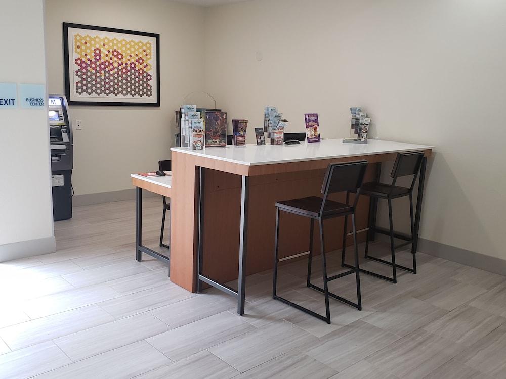 Holiday Inn Express Tampa N I-75 - University Area by IHG photo 35