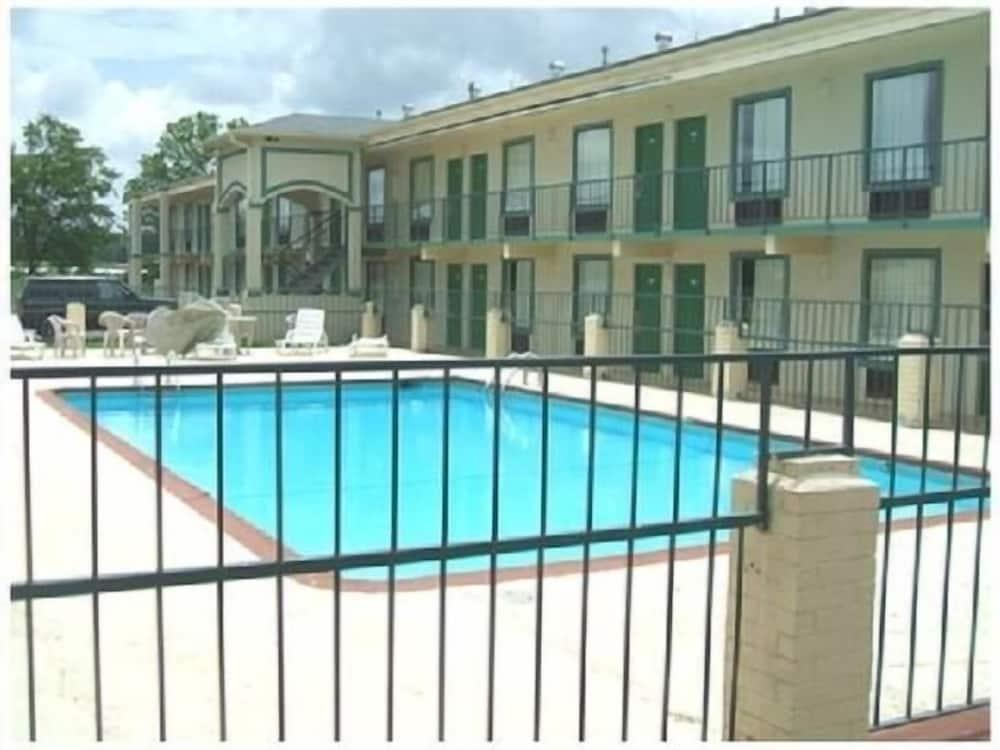 American Inn photo 12