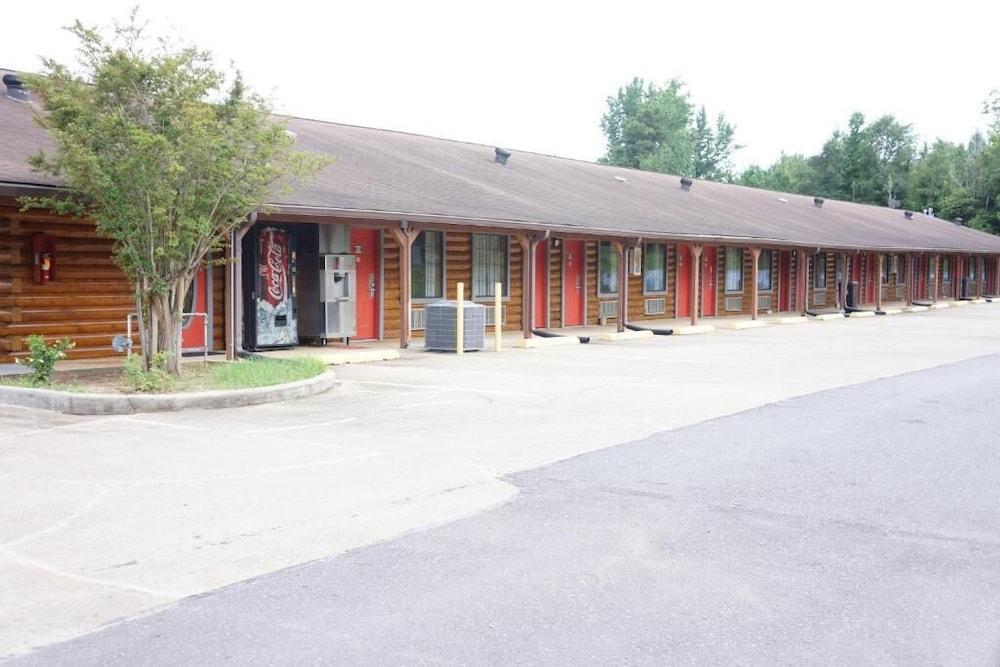 American Inn Motel by Capital O Camden AL photo 25