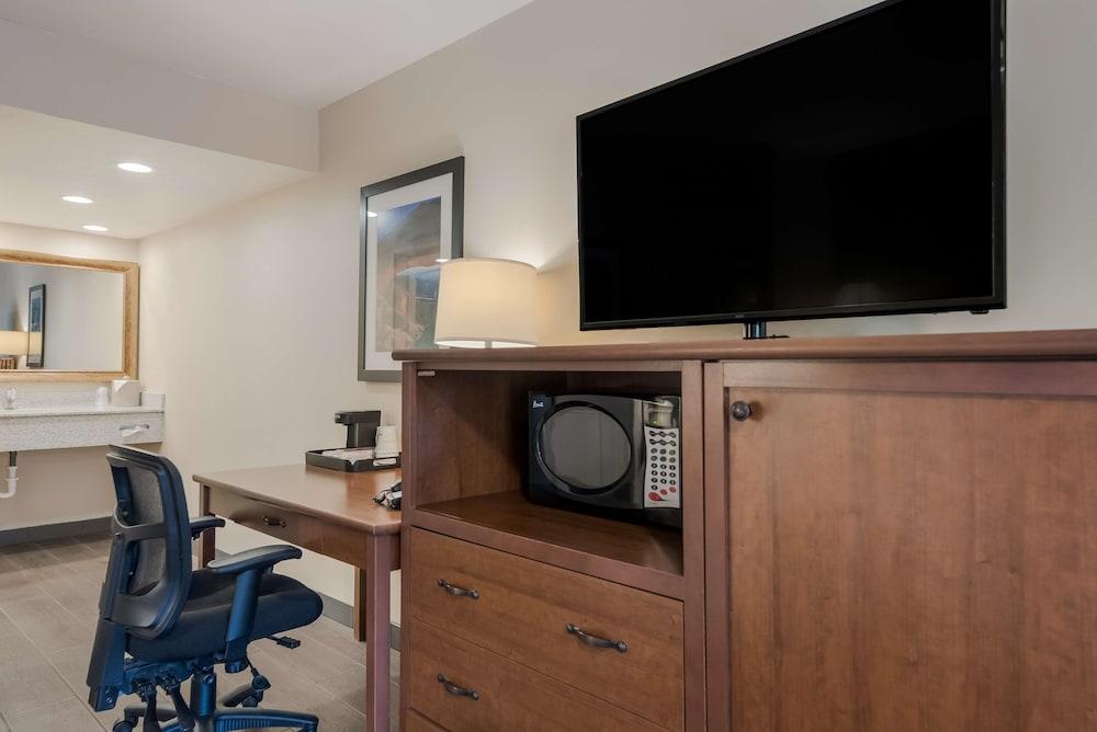 Best Western Town & Country Inn photo 15